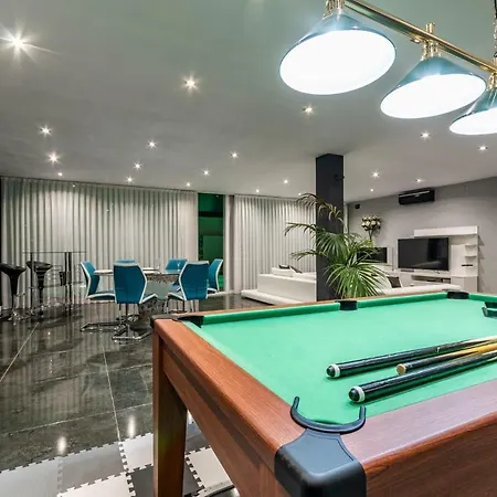 Сasa de vacaciones Luxurious Ii.heated Pool 200 Meters From The Beach Castelldefels-sitges